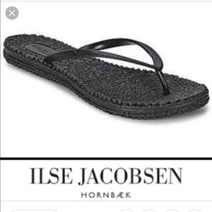 ILSE Jacobsen black flip flops